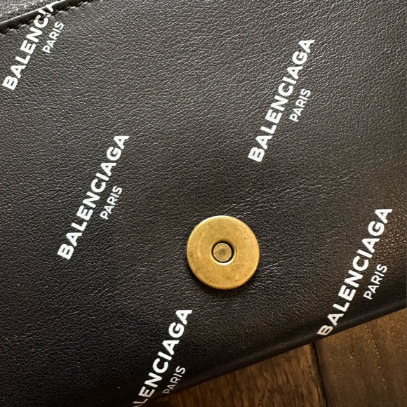 Balenciaga black logo print folding leather wallet - Picture 7 of 12